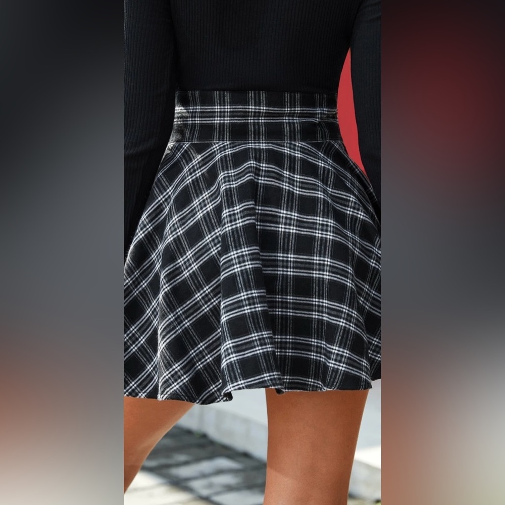 PLAID MINI SKIRT | Black and White Faux Corset Lace-Up Waist | Women’s Size 4 - Picture 6 of 15